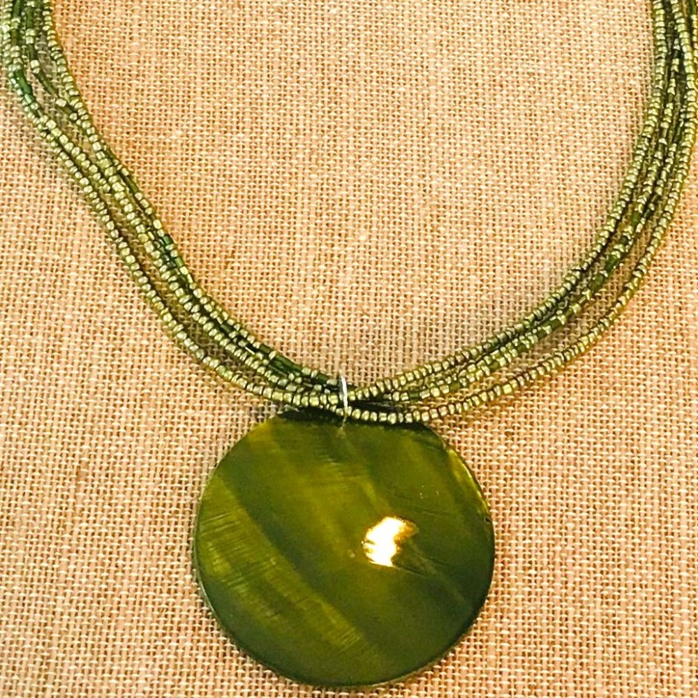 OLIVE GREEN POLISHED MOTHER OF PEARL NECKLACE
